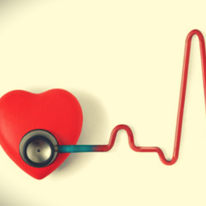 pokyčiai širdyje su hipertenzija hipertenzija ir jos sukeltas slėgio šuolis